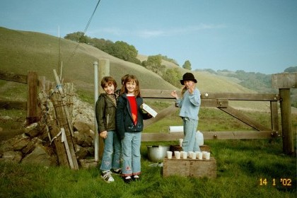 Kids prepare juice for walkers at Lafferty gate